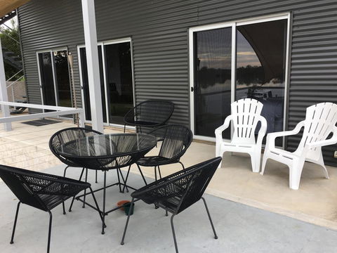Washpool Retreat - Pubs and Clubs 6