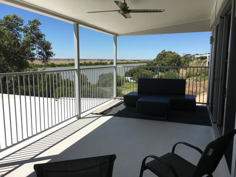 Washpool Retreat - Pubs and Clubs 8