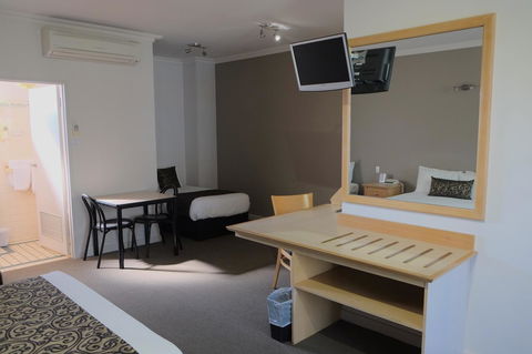 Berri Hotel - Pubs and Clubs 24