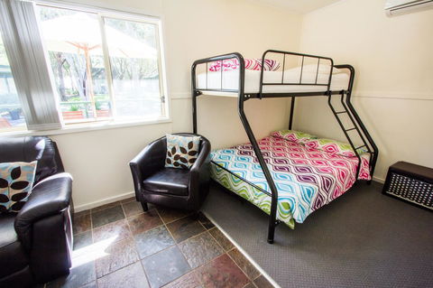 The Retreat Port Stephens - Pubs and Clubs 3