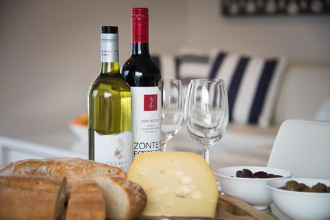 Stylish 3 Bedroom Beachview Apartment - Pubs and Clubs 13