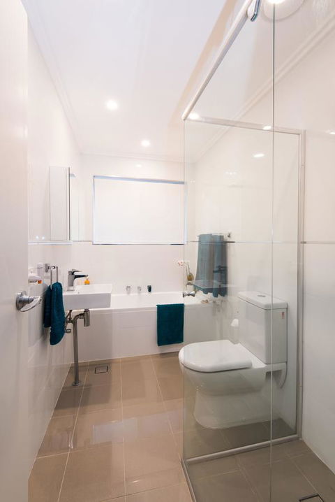 Stylish 3 Bedroom Beachview Apartment - Pubs and Clubs 12