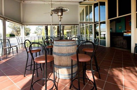 Barmera Lake Resort Motel - Pubs and Clubs 10