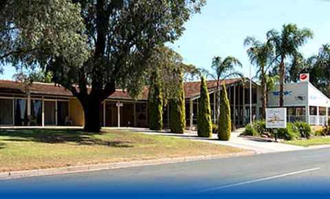 Barmera Lake Resort Motel - Pubs and Clubs 32