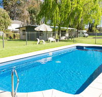 Kalganyi Holiday Park - Pubs and Clubs