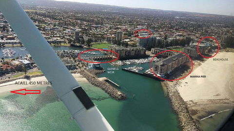 Acaill Accommodation Esplanade Living Self Check-In Self Check-Out - Pubs and Clubs 1