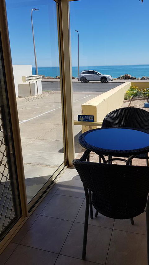 Acaill Accommodation Esplanade Living Self Check-In Self Check-Out - Pubs and Clubs 10