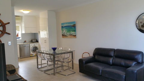 Acaill Accommodation Esplanade Living Self Check-In Self Check-Out - Pubs and Clubs 2