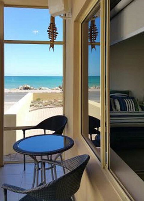 Acaill Accommodation Esplanade Living Self Check-In Self Check-Out - Pubs and Clubs 38