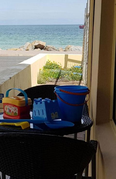 Acaill Accommodation Esplanade Living Self Check-In Self Check-Out - Pubs and Clubs 14