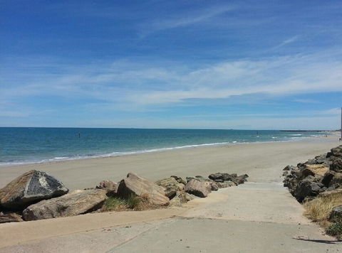 Acaill Accommodation Esplanade Living Self Check-In Self Check-Out - Pubs and Clubs 6