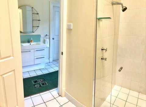 A Secret Garden - Pubs and Clubs 6