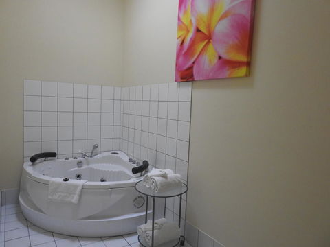 A Secret Garden - Pubs and Clubs 8