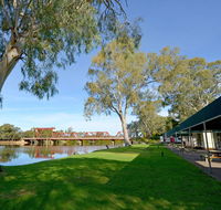 Riverbend Caravan Park Renmark - Pubs and Clubs