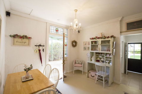 Jasmine\'s Barossa Valley Cottage - Pubs and Clubs 3