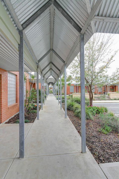 Strath Motel - Go Out 5