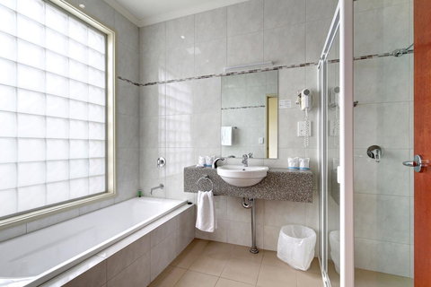 Strath Motel - Go Out 16