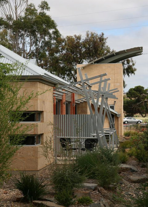 Strath Motel - Go Out 24