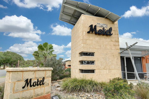 Strath Motel - Go Out 1