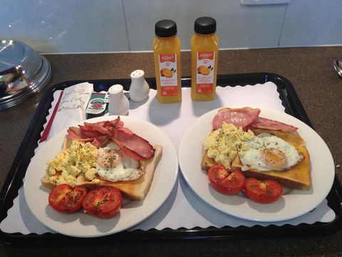 Strath Motel - Go Out 25