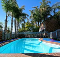 Cattlemans Country Motor Inn  Serviced Apartments - Pubs and Clubs