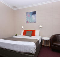 Motel Poinsettia - Pubs and Clubs