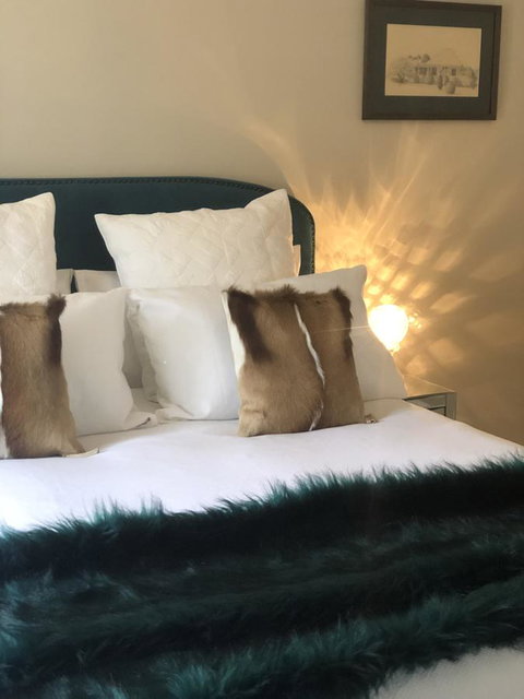 Belmore Cottage - Pubs and Clubs 15
