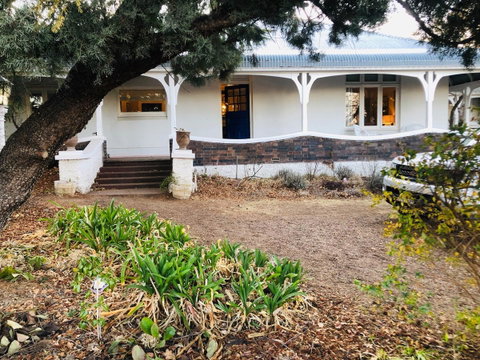 Belmore Cottage - Pubs and Clubs 0