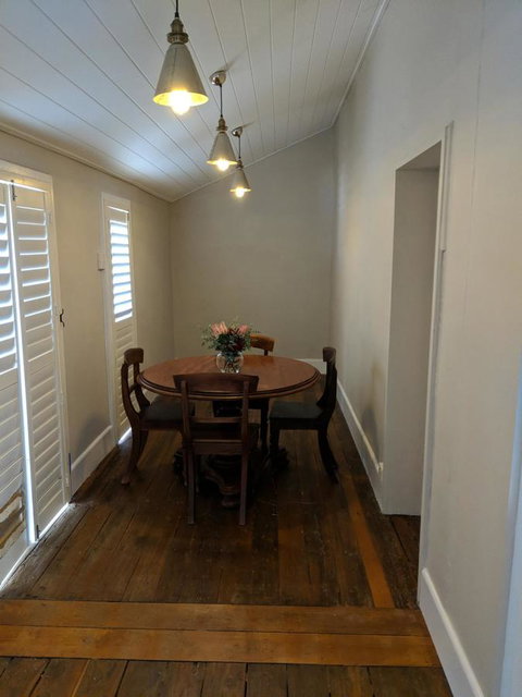 Belmore Cottage - Pubs and Clubs 20