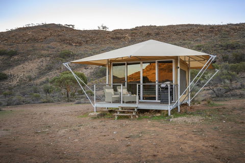 Flinders Bush Retreats - Pubs and Clubs 2