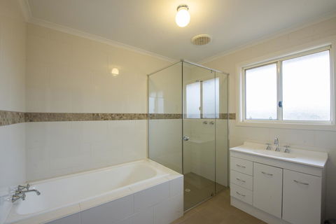Flinders Bush Retreats - Pubs and Clubs 8