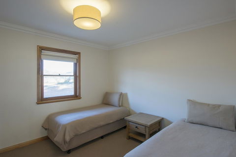 Flinders Bush Retreats - Pubs and Clubs 16