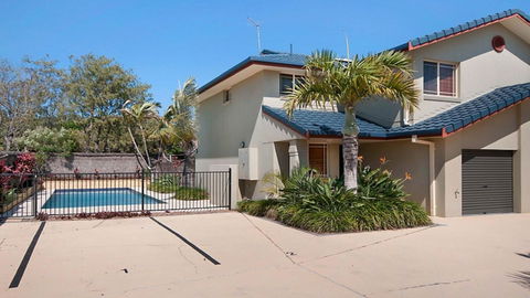 Casuarina 1 - Go Out 1