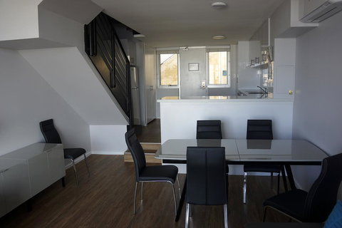 Oceanside 23 - Pubs and Clubs 6