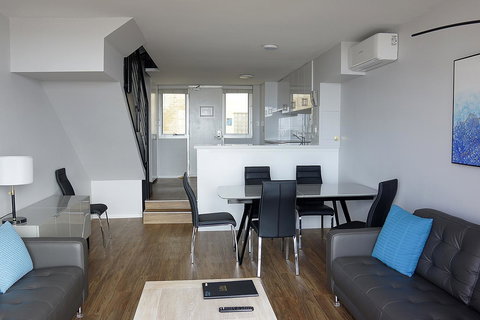 Oceanside 23 - Pubs and Clubs 5