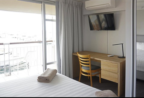 Oceanside 23 - Pubs and Clubs 10