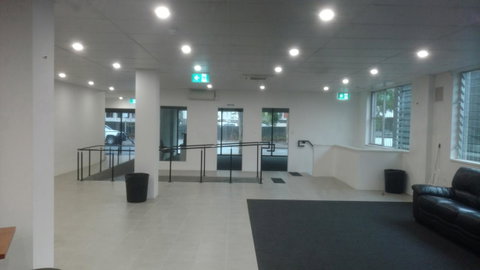 Perth City Backpackers Hostel - Note - Valid Passport Required To Check In - Pubs and Clubs 13