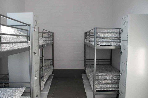 Perth City Backpackers Hostel - Note - Valid Passport Required To Check In - Pubs and Clubs 5