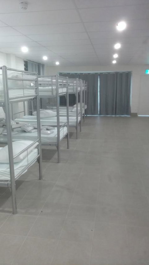 Perth City Backpackers Hostel - Note - Valid Passport Required To Check In - Pubs and Clubs 19