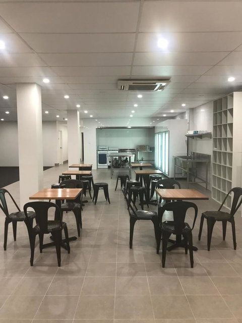Perth City Backpackers Hostel - Note - Valid Passport Required To Check In - Pubs and Clubs 7