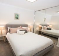 Lakeview Apartments - Pubs and Clubs