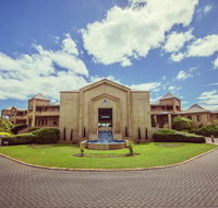 Abbey Beach Resort - Pubs and Clubs