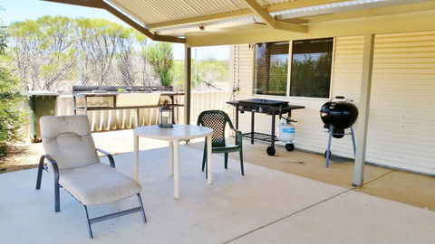 Kanga Cottage - Pubs and Clubs 4