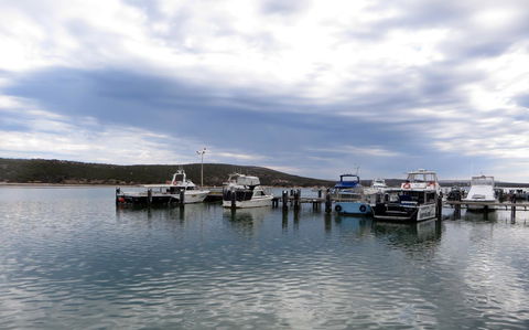 Kanga Cottage - Pubs and Clubs 39