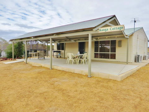 Kanga Cottage - Pubs and Clubs 0