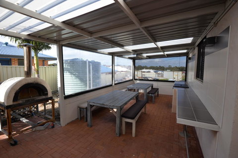 Country Comfort Amity Motel - Pubs and Clubs 13