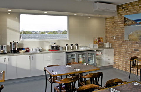 Country Comfort Amity Motel - Pubs and Clubs 11