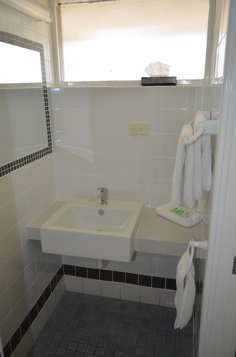 Country Comfort Amity Motel - Pubs and Clubs 10