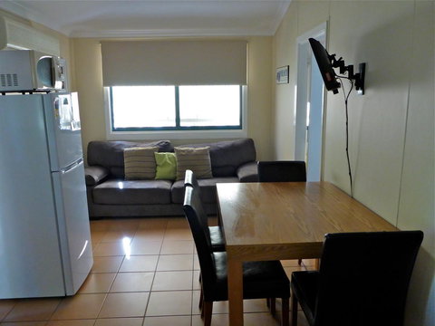 Lazy Lobster Holiday Units & Chalets - Pubs and Clubs 29