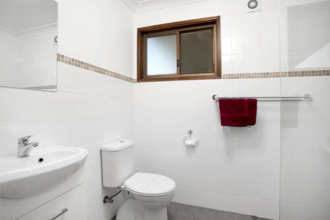 Armidale Tourist Park - Go Out 14